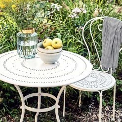 Butlers Chaise de jardin CENTURY I - Fer - Blanc -Serviettes Soldes 1000339626 220315 021 MOOD DETAILS P000000001000339626 mood